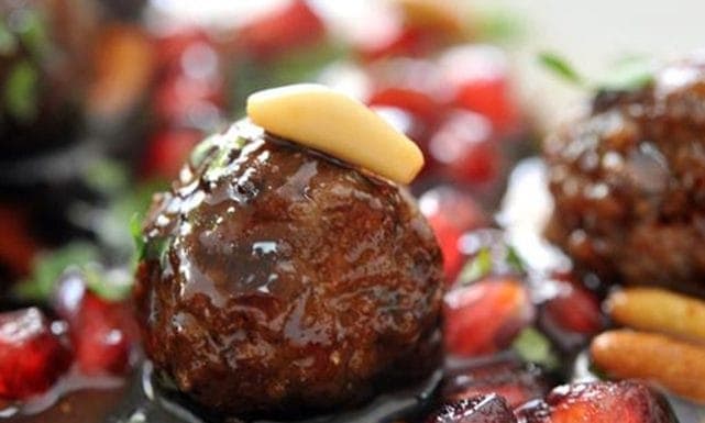 الكفتة بصلصة "دبس الرمان"