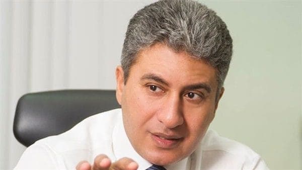 "شريف فتحى" يتوجه إلى "شرم الشيخ" للاطمئنان على سير العمل