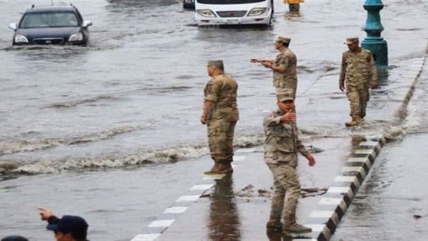 "مصر غرقت في شبر ميه" فى يوم وليلة .. طقس سيئ وسيول مدمرة تقطع عدة طرق.. مصرع "12"شخصا وإصابة "36"..والمحافظات تعلن الطوارئ..