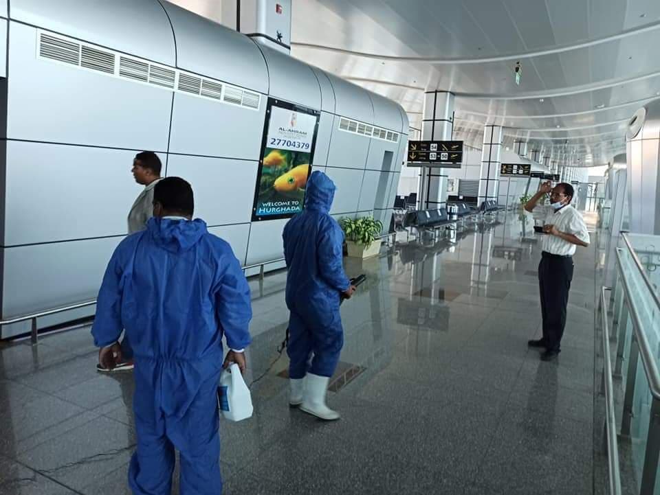 استعداد لعودة السياحة الخارجية تطهير مطار الغردقة الدولي لمواجهة كورونا