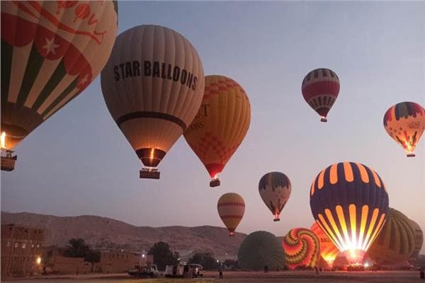 أكثر من 1600 سائح يستمتعون برحلة بالون في الأقصر
