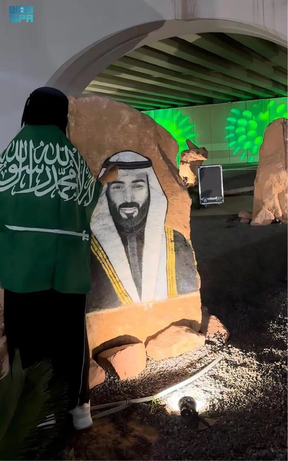 الفنانة التشكيلية رنيم الرديعان تزين حائل بلوحات إبداعية