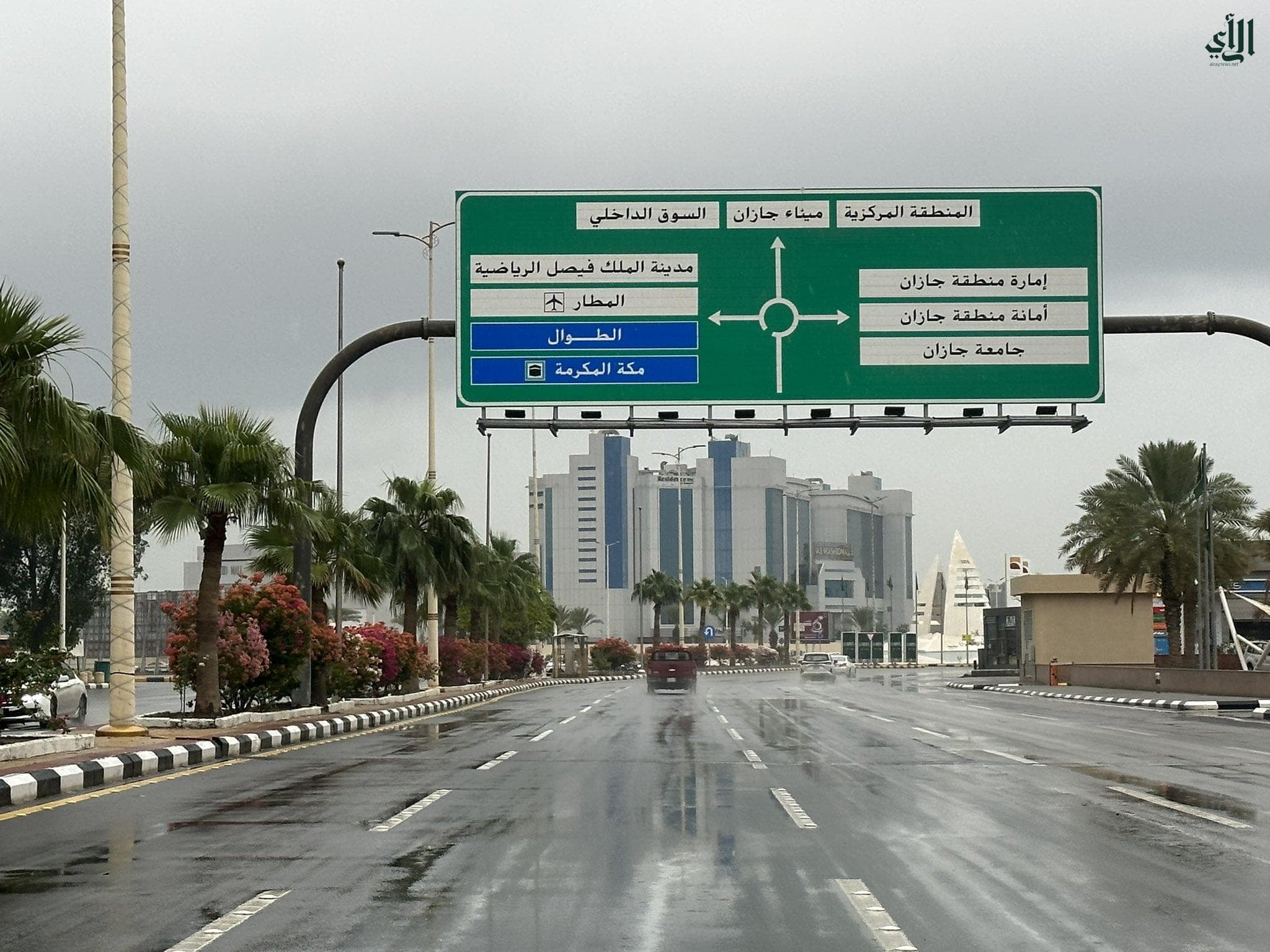 أجواء جازان الممطرة تجذب الزوار للخروج والتنزه