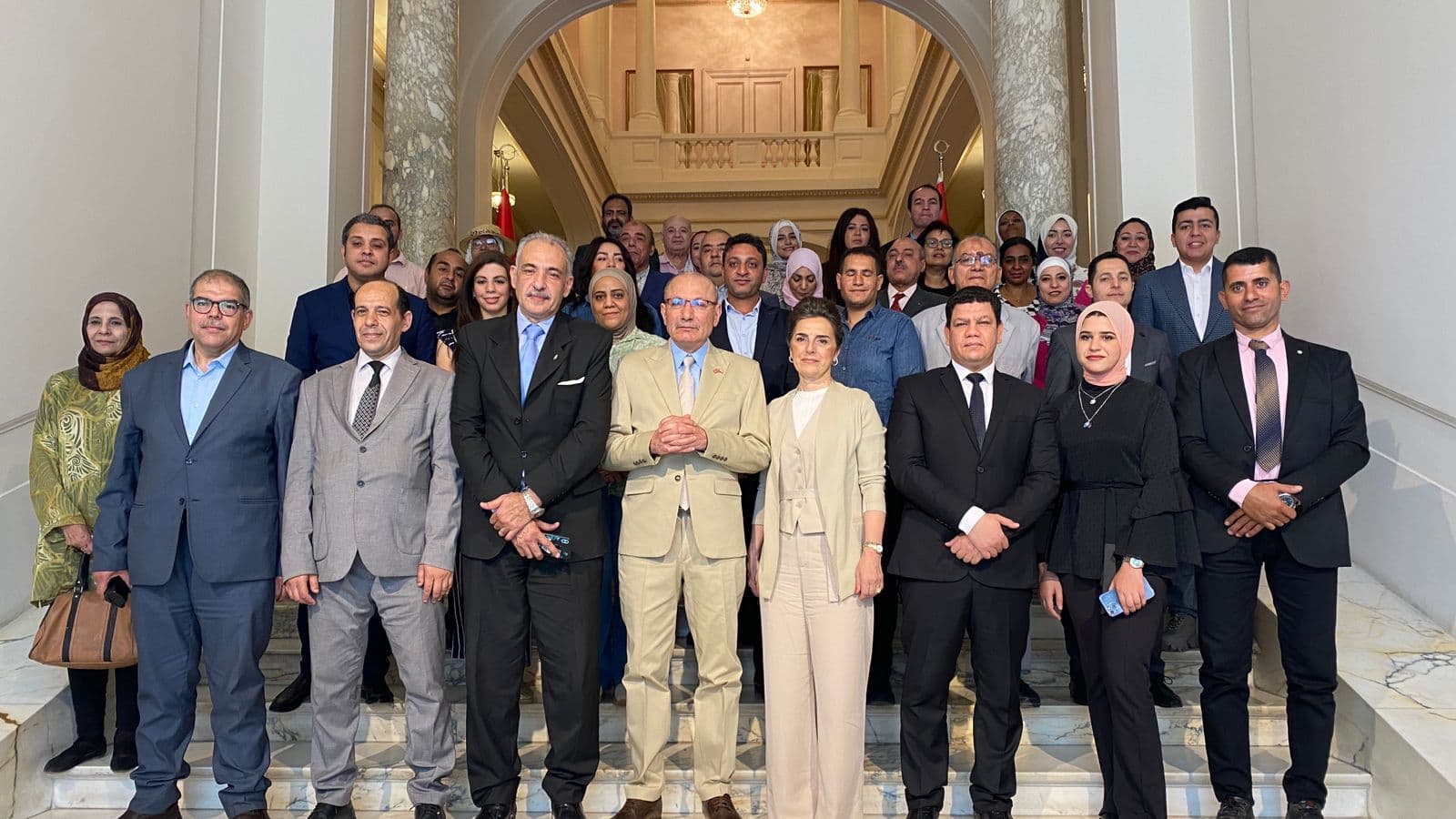 مواهب الأوبرا تغنى منوعات كلاسيكية من الموسيقى العربية