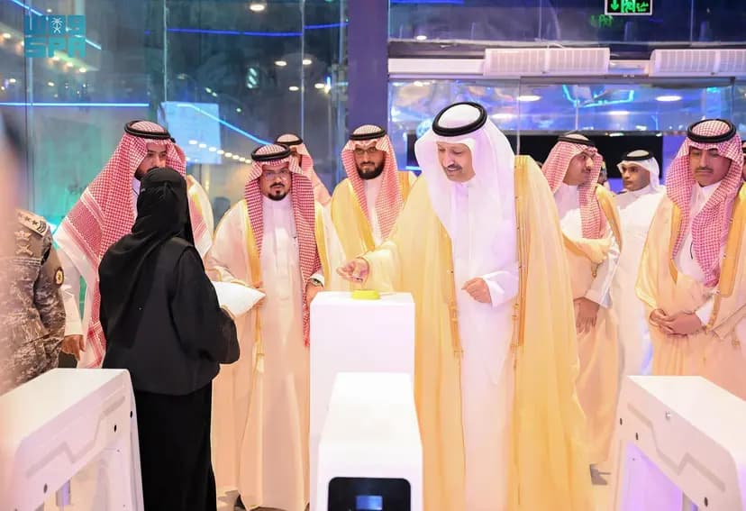 الأمير حسام بن سعود يفتتح مشروع مجمع "الباحة سكاي" الترفيهي