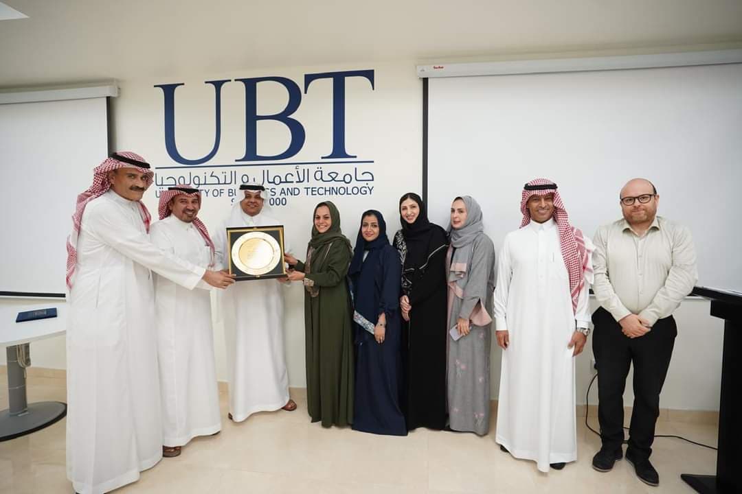 جامعة الأعمال والتكنولوجيا تقدم دورة تدريبية لمنسوبي إدارة التعليم بجدة