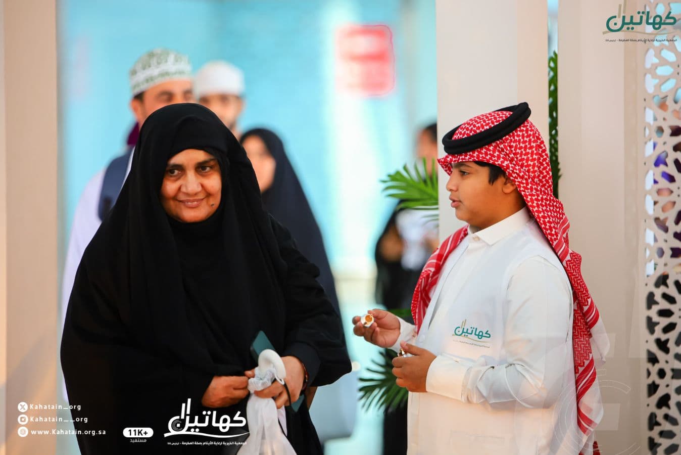 بالورد والعود.. أبناء جمعية كهاتين يستقبلون حجاج بيت الله الحرام عبر مطار الأمير محمد بن عبد العزيز بالمدينة المنورة