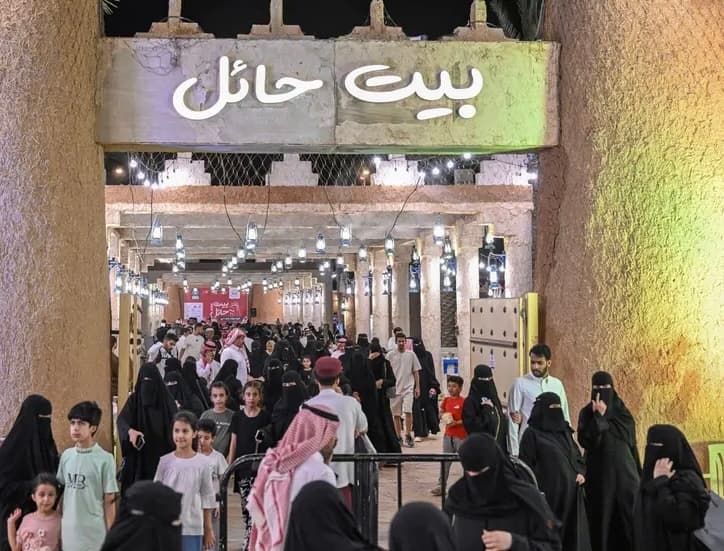 لمحات تراثية وفنون منوعة تجذب أكثر من 35 ألف زائر وزائرة في مهرجان بيت حائل بنسخته الثالثة