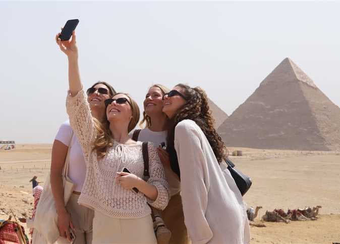 «المركزي»: ارتفاع إيرادات مصر السياحية 15.4% في أول 9 أشهر من «2024 – 2025»