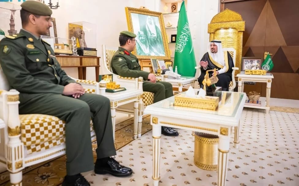 أمير القصيم يتسلم التقرير السنوي لجوازات المنطقة.. ويشيد بالتحول الرقمي وجودة الأداء