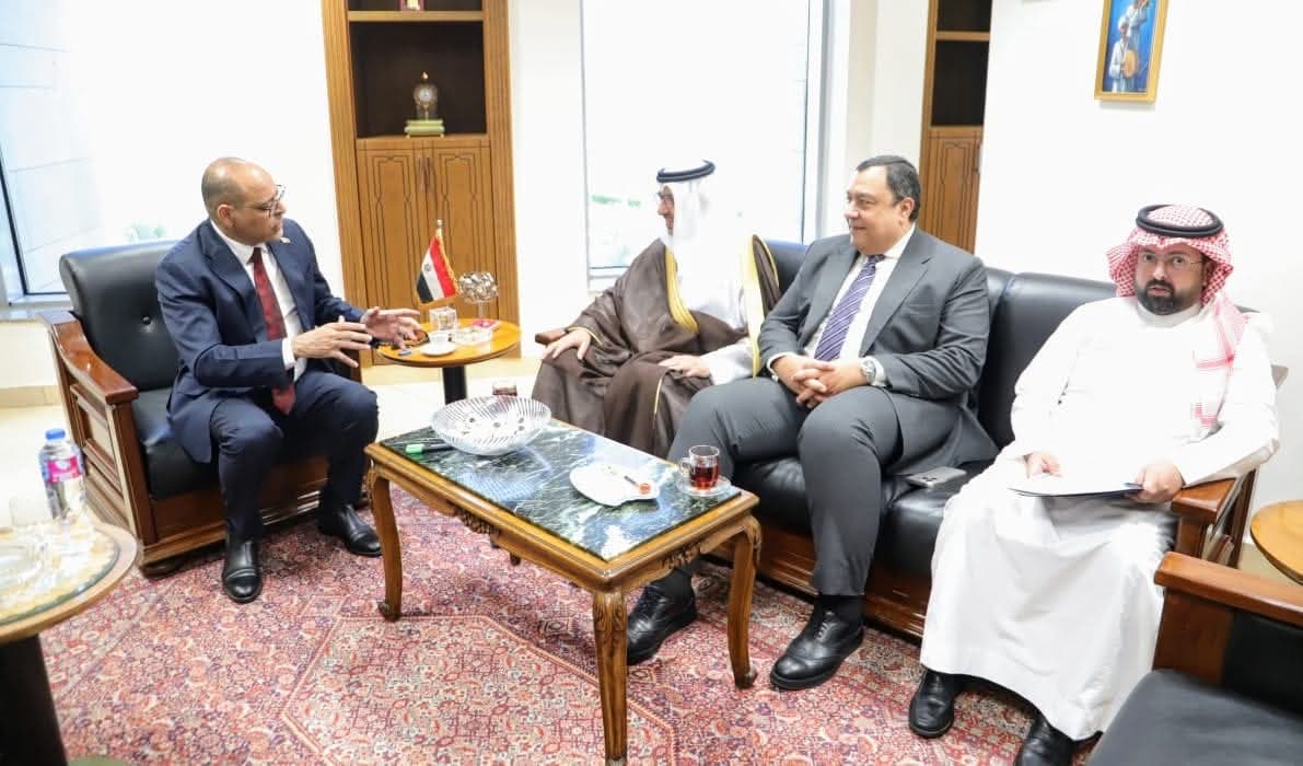 السفير السعودي يبحث مع وزير العمل المصري تعزيز آليات تنقل الأيدي العاملة