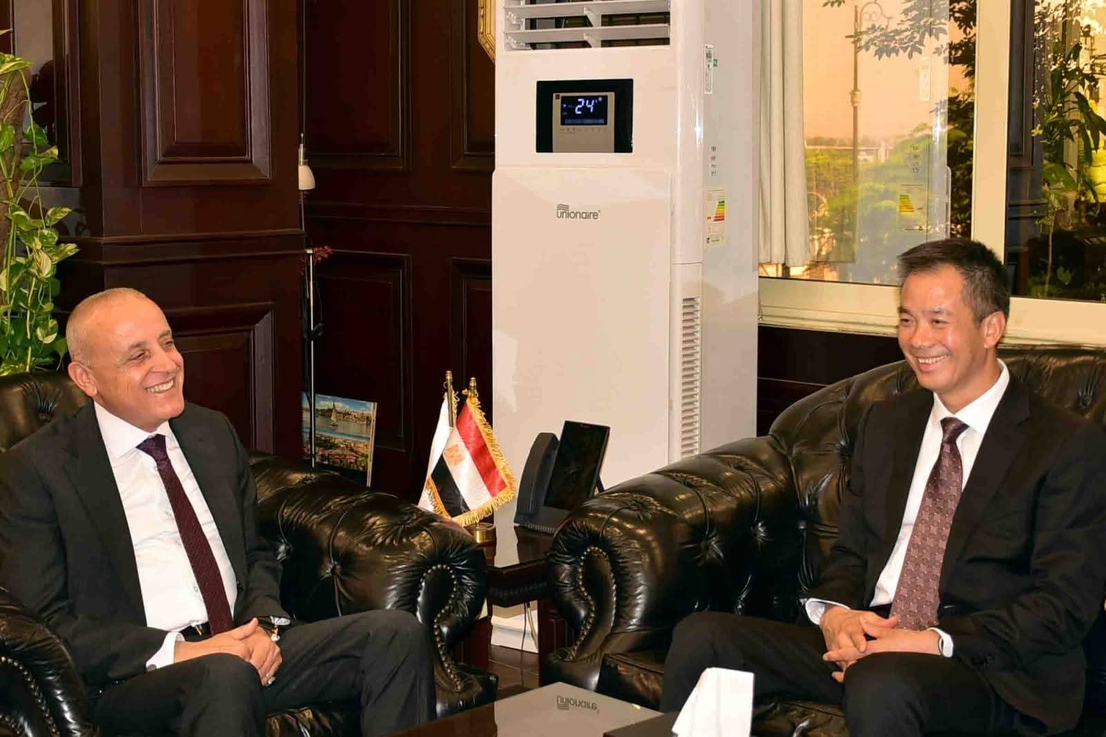 عمدة تشينغتشو الصينية يبحث تعزيز التعاون الاقتصادي والسياحي في الأقصر