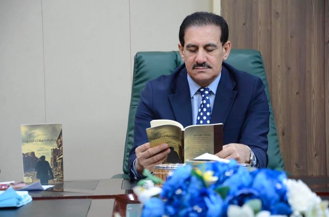 وزيرة الثقافة والسياحة والآثار تهنيء الشاعر علي جعفر العلاق