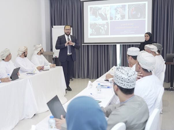 جمعية الصحفيين العُمانية تعزز مهارات الإعلام الرقمي والظهور التلفزيوني في صلالة