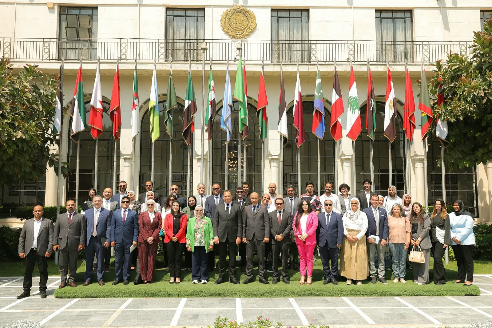 بالتعاون بين المنظمة العربية للسياحة والاكاديمية العربية للعلوم والتكنولوجيا والنقل البحري والمنظمة العربية للتنمية الزراعية  .. تنظيم مائدة مستديرة لبحث تحديات وفرص ريادة الأعمال في السياحة الريفية والرقمية بمقر جامعة الدول العربية*