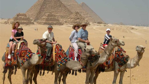 "المدير الإقليمي لمصر للطيران" .. بريطانيا تؤكد تميز مصر سياحيًا | مجلة السياحة العربية