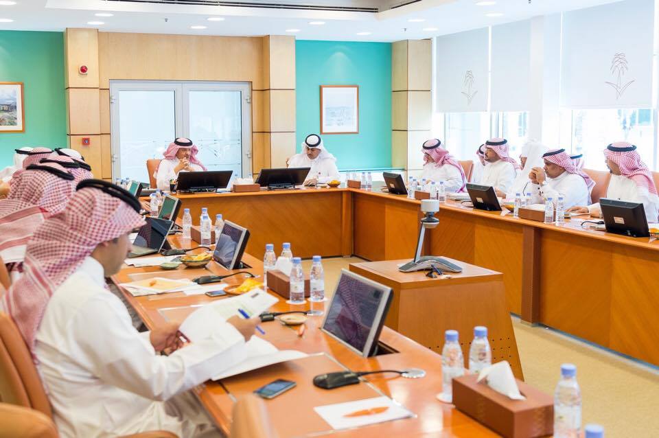 300 مقترح وفكرة قدمها المشاركون في ورش العمل التحضيرية للسوق .. سلطان بن سلمان: نبني على الإنجازات التي تحققت لسوق عكاظ بدعم الأمير خالد الفيصل | مجلة السياحة العربية
