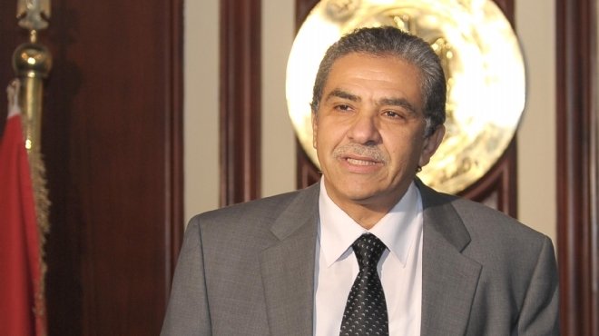 "وزير البيئة" ..  سنطرح على شركات السياحة برامج «3 أيام» للغطس مع الدلافين.. ورحلات سفارى | مجلة السياحة العربية