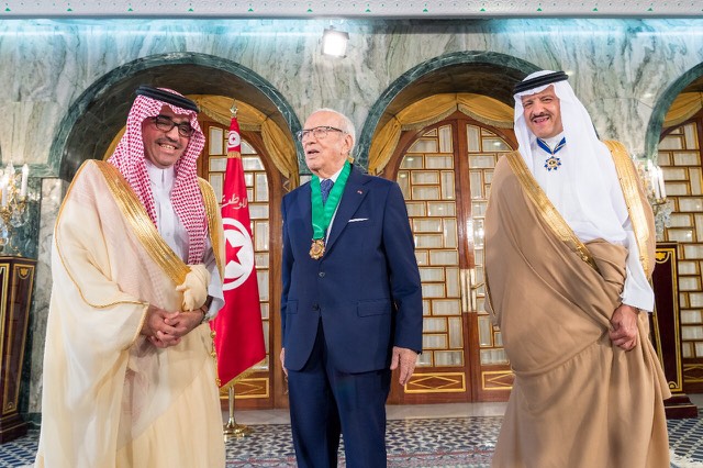 المنتدى العربي للسياحة يمنح فخامة رئيس تونس قلادة السياحة العربية من الطبقة الممتازة | مجلة السياحة العربية
