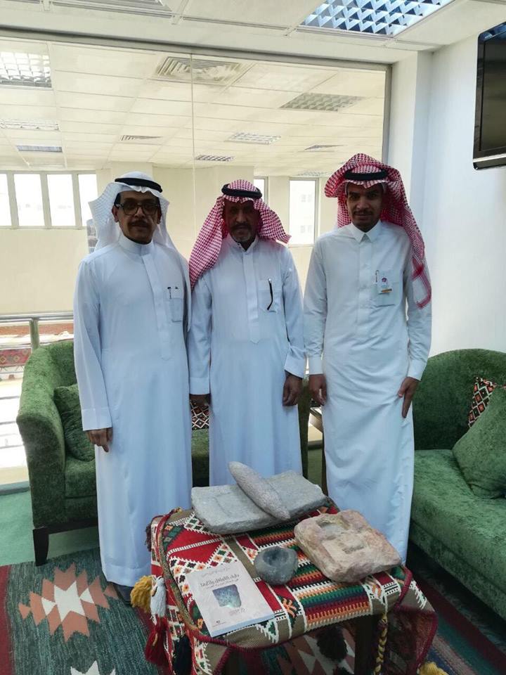 تزامناً مع قرب انطلاق ملتقى آثار المملكة مواطن يسلم قطع أثرية لهيئة السياحة تنفيذاً لوصية شقيقه المتوفي | مجلة السياحة العربية