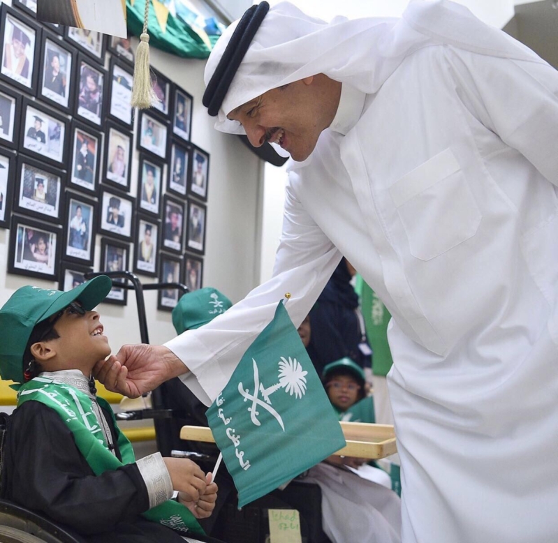 بتوجيه من سلطان بن سلمان ولأول مرة.. السياحة تُدخل لغة برايل في كروت موظفيها | مجلة السياحة العربية