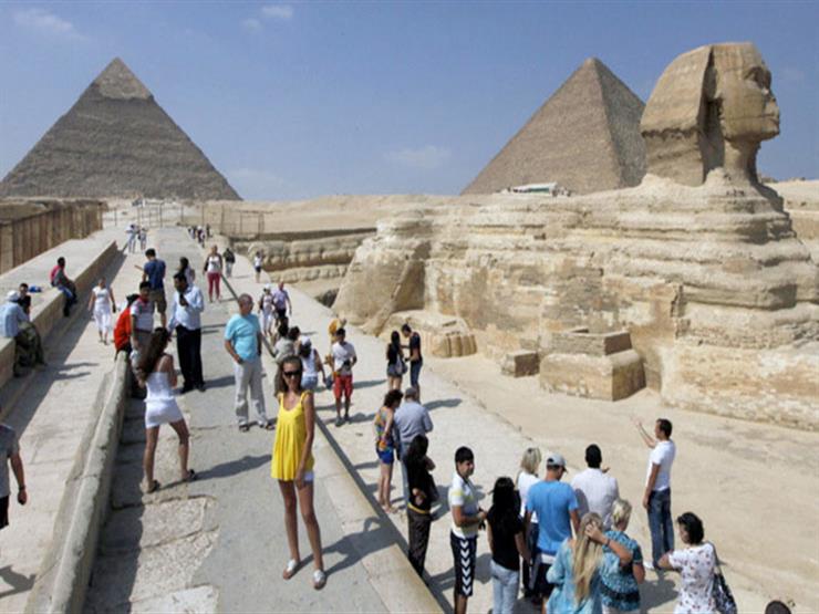 موقع "بابليك راديو انترناشيونال الأمريكي" .. السياح يعودون إلى مصر بعد سنوات من البُعد | مجلة السياحة العربية