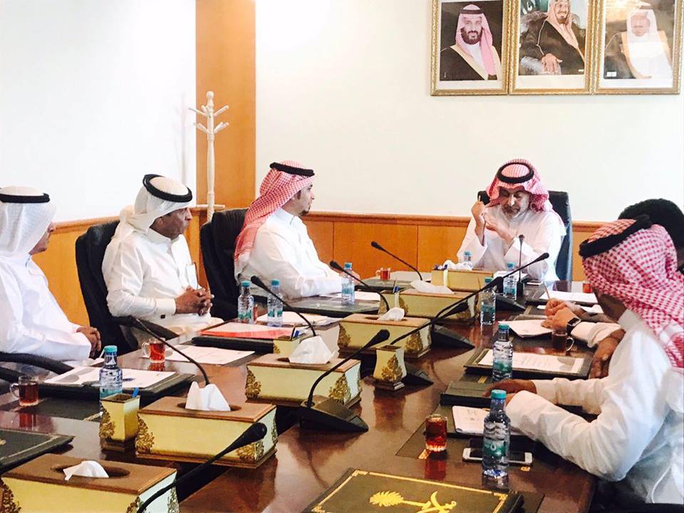 اللجنة المنظمة للتسنيدة والحدرة تجتمع مع محافظ ينبع لوضع اللمسات الاخيرة | مجلة السياحة العربية