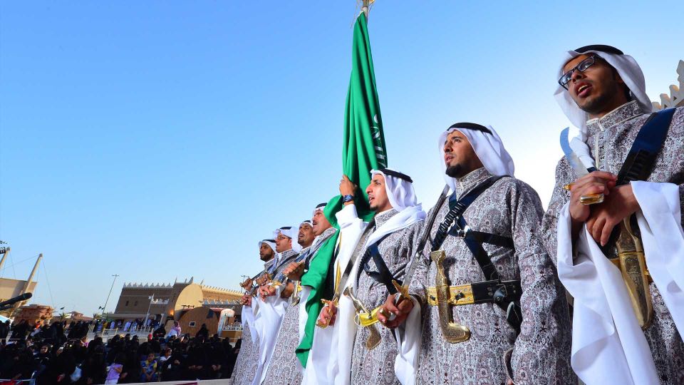 برعاية وحضور خادم الحرمين الشريفين .. غداً... افتتاح مهرجان الجنادرية "32" وسباق الهجن السنوي | مجلة السياحة العربية