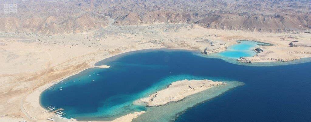 خطوة جديدة على طريق تنويع مصادر الدخل غير النفطي .. السعودية تدشن منتجعاً سياحياً على مساحة 3800 كيلو مترًا على سواحل البحر الأحمر | مجلة السياحة العربية