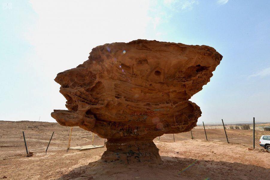 حصاة النصلة وصخرة عنتره.. أهم المواقع السياحية في منطقة القصيم | مجلة السياحة العربية