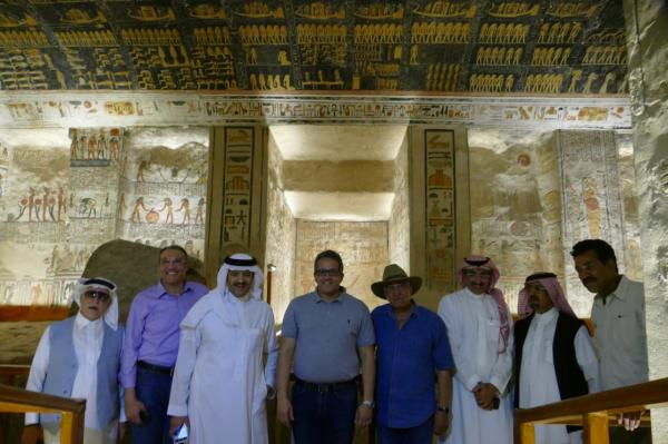 بـ"الصور" سلطان بن سلمان يزور آثار الأقصر على هامش مشاركته بمؤتمر الطيران والرياضات الجوية | مجلة السياحة العربية