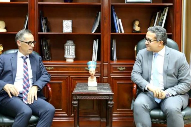 وزير الآثار يستقبل سفيرى سويسرا وبلجيكا بمصر | مجلة السياحة العربية