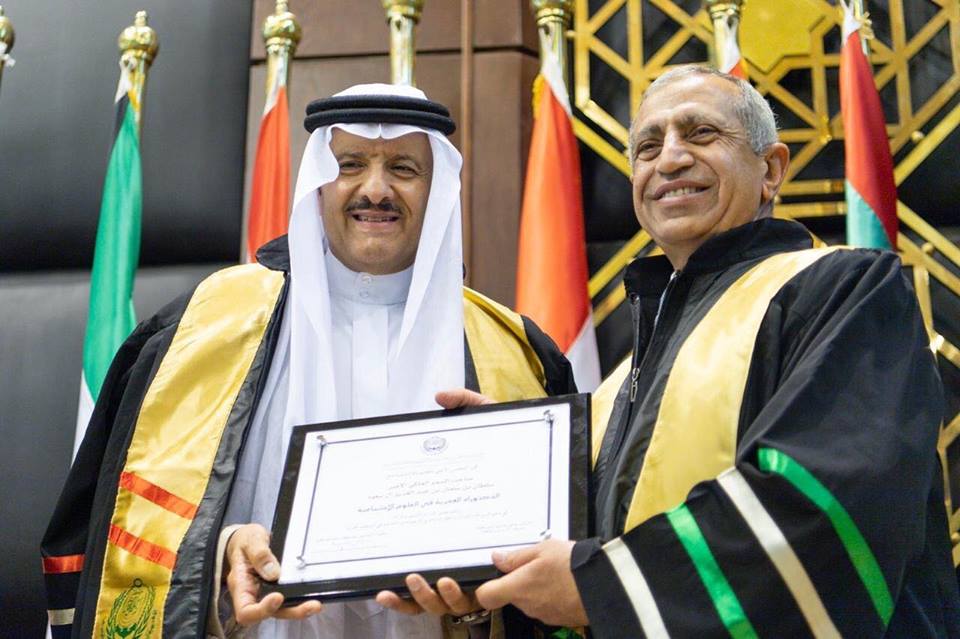 نظير جهود سموه الاستثنائية في تطوير السياحة العربية والطيران والعمل الخيري .. الاكاديمية العربية للعلوم والتكنولوجيا تمنح الأمير سلطان بن سلمان درجة الدكتوراة الفخرية | مجلة السياحة العربية