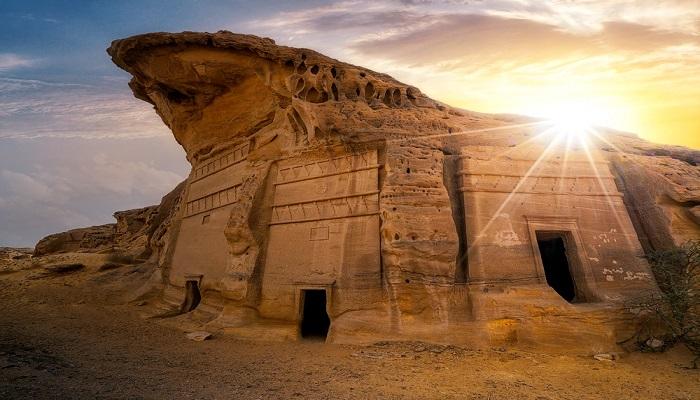 بـ"الصور" .. مدينة العلا التاريخية.. نافذة السياحة السعودية نحو العالمية | مجلة السياحة العربية
