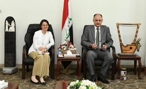الثقافة تبحث مع عالمة آثار إيطالية تأسيس قاعدة بيانات لآثار الحضر في المتحف العراقي