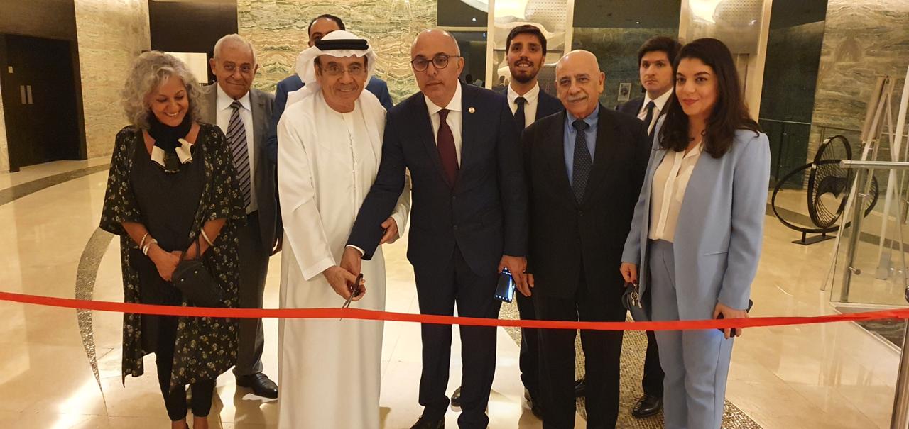 زكي نسيبة يفتتح معرض الفنون التشكيلية  في أبوظبي