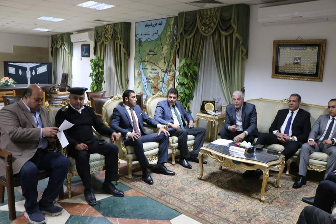 "محافظ جنوب سيناء " فحص جميع العاملين والزائرين  بالمدن السياحية بالمحافظة