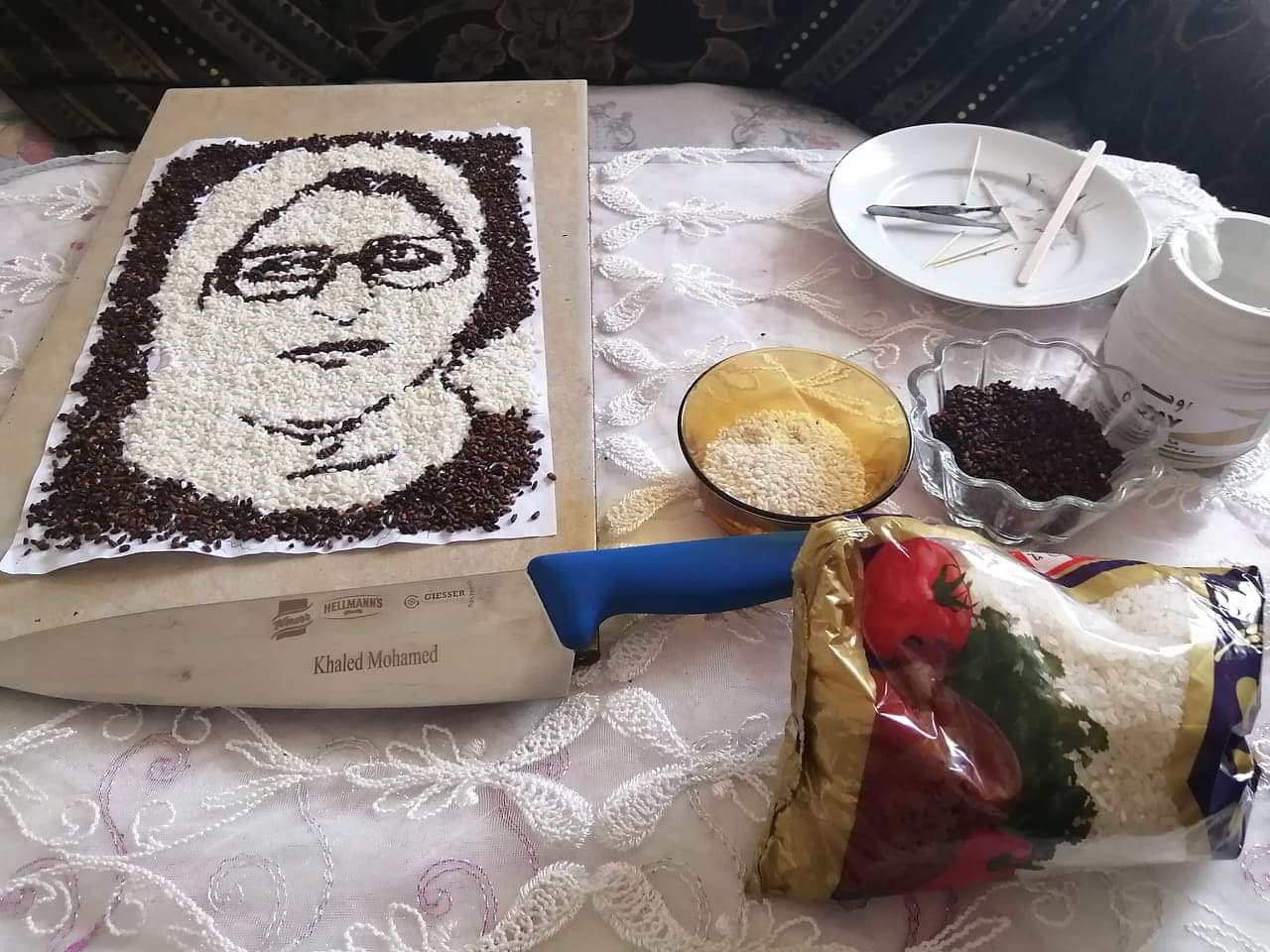 بالصور : شيف بالغردقة يصمم لوحة من "الأرز" تحمل صورة وزيرة الصحة تقديرا لجهودها في مواجهة كورونا
