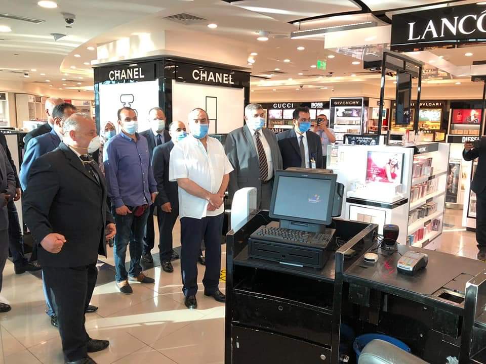 وزير الطيران المدني يقوم بجولة تفقدية لمطار الغردقة الدولى