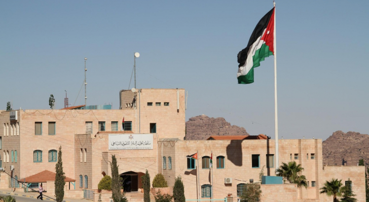 محافظ الأقصر يبحث "تنشيط السياحة" مع وفد إقليم البترا الأردني