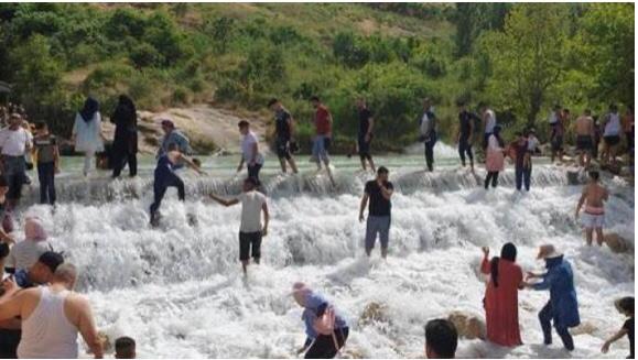 بمناسبة العيد .. تدفق قوافل السياح الى جبال كردستان العراق