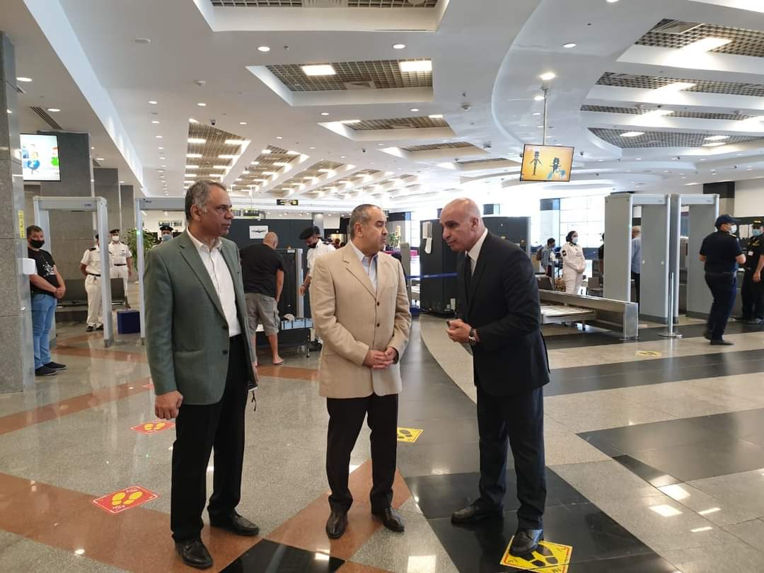 وزير الطيران يتفقد مطار شرم الشيخ لمتابعة التشغيل والاطمئنان على جودة خدمات المسافرين