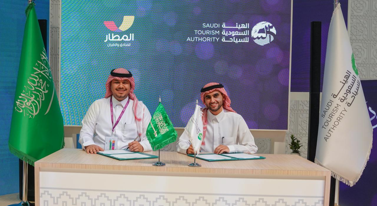 تهدف إلى تطوير المنتجات السياحية "تطبيق المطار" و"هيئة السياحة" توقعان مذكرة تفاهم