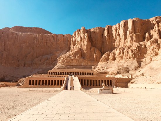 «تسويق السياحة الثقافية» تطالب بفتح المقاصد الأثرية بالبر الغربي ليلا