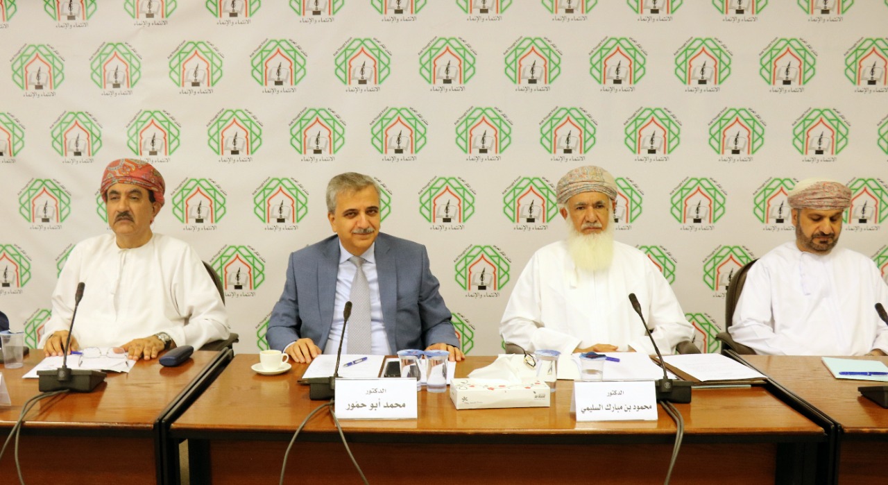 جرى خلاله بحث سبل التعاون الثقافي وتوجيه دعوة لسموّه لإلقاء محاضرة .. الأمير الحسن يلتقي رئيس النادي الثقافي العُماني ونائبه