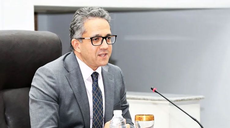 العنانى يستعرض مع تنشيط السياحة الفيلم الدعائي الخاص بحملة الصيف