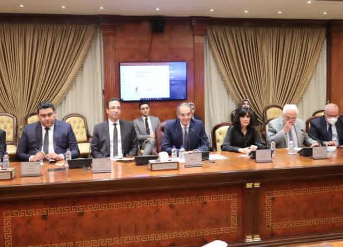 وزيرا الاتصالات و السياحة يتابعان الموقف التنفيذي لخدمة الانترنت قبل قمة المناخ