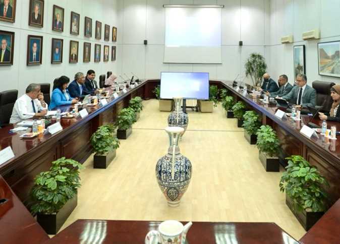 العنانى يؤكد ضرورة اتخاذ الإجراءات القانونية ضد الشركات المخالفة لضوابط الحج السياحي