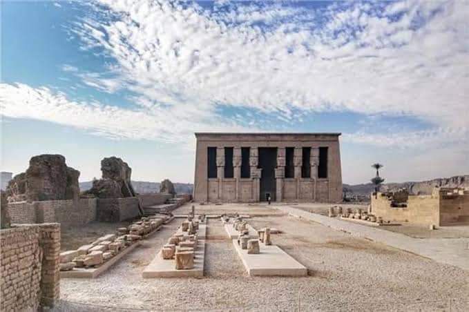 معبد دندرة بقنا يتجمل للاحتفال بيوم السياحة العالمي