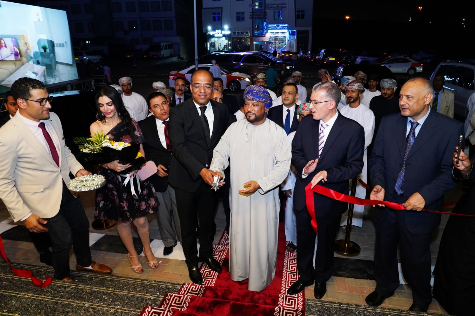 السفير المصري يفتتح أحدث مشروع استثماري مصري بمسقط